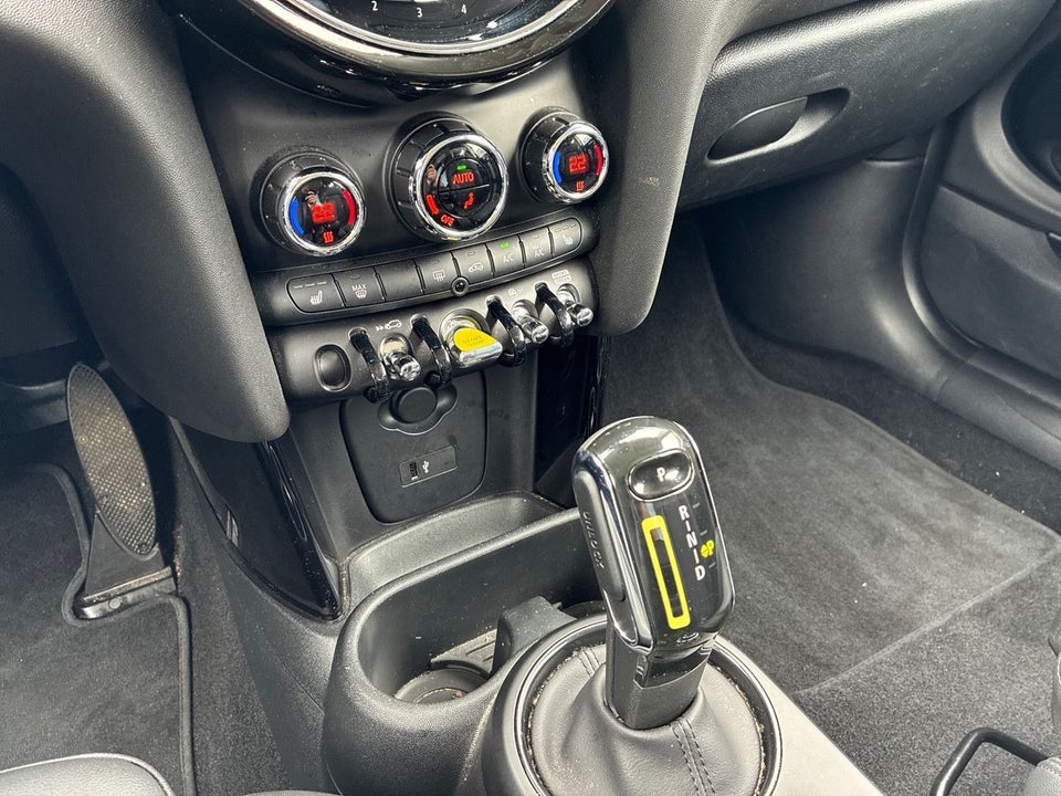 MINI Cooper SE Essential 3d