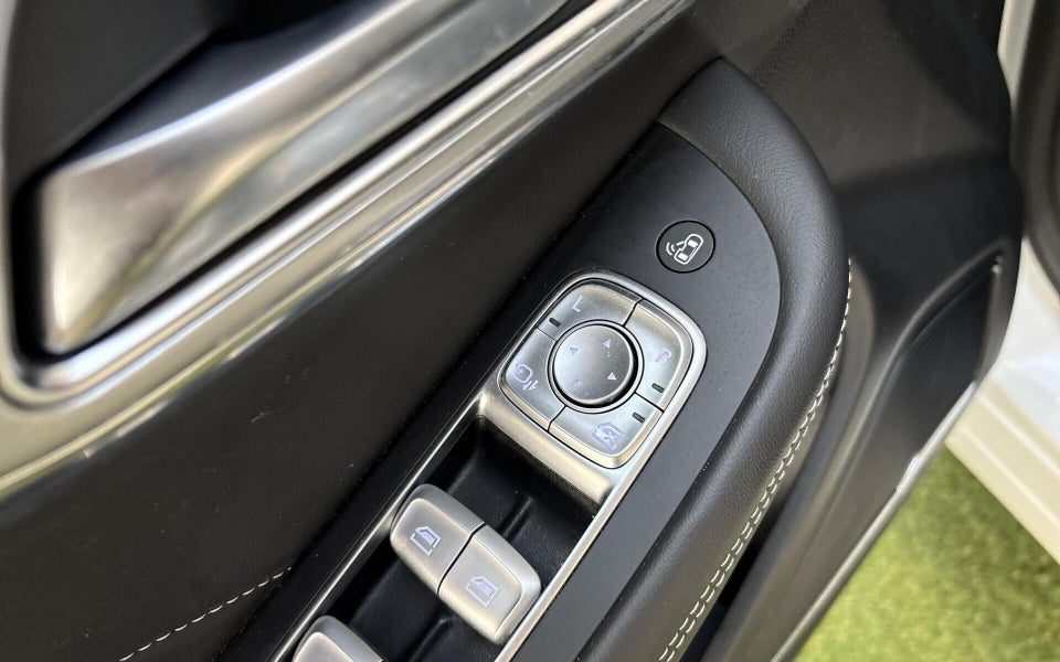 MG Marvel R Luxury 5d