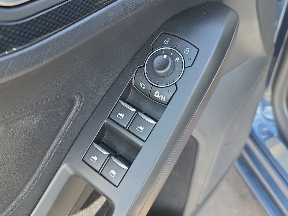 Ford Focus 1,0 EcoBoost mHEV ST-Line X 5d