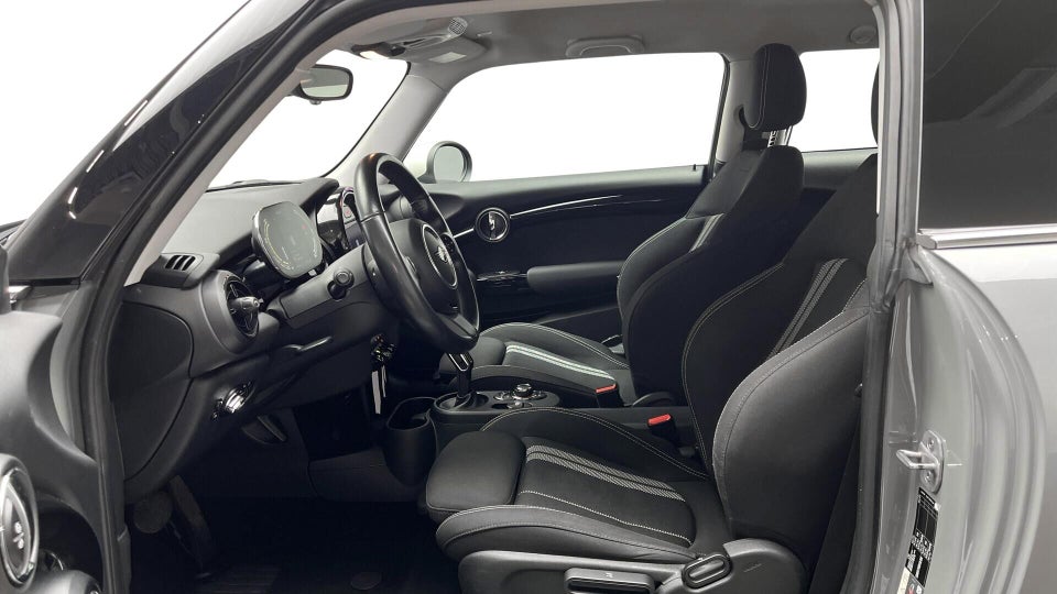 MINI Cooper SE Essential 3d