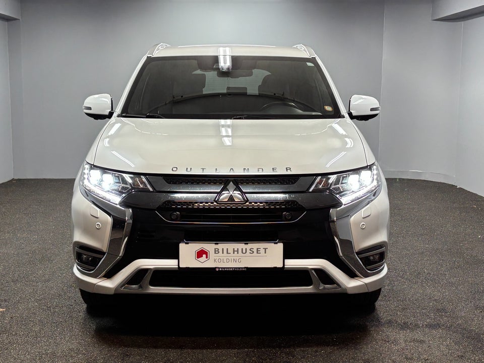 Mitsubishi Outlander 2,4 PHEV Instyle CVT 4WD 5d