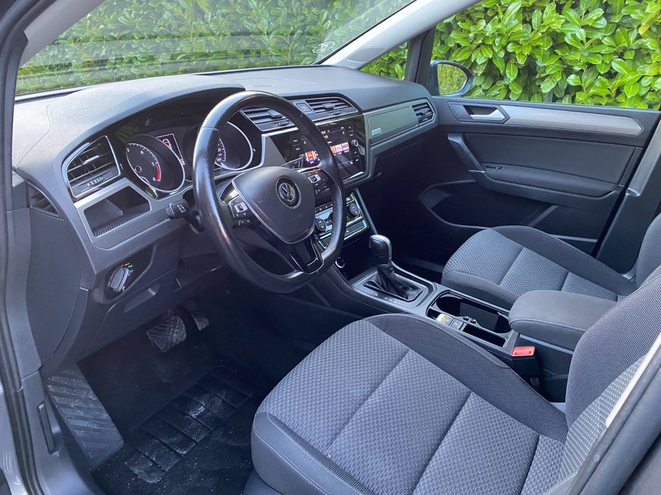 VW Touran 1,6 TDi 115 Comfortline Connect DSG 7prs 5d