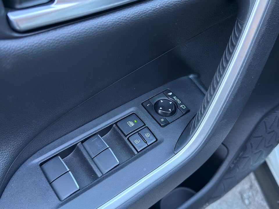 Toyota RAV4 2,5 Hybrid H3 Style MDS 5d