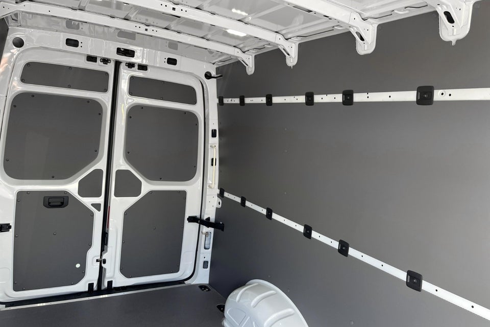 VW Crafter 35 2,0 TDi 177 Comfort Kassevogn L4H3 aut.