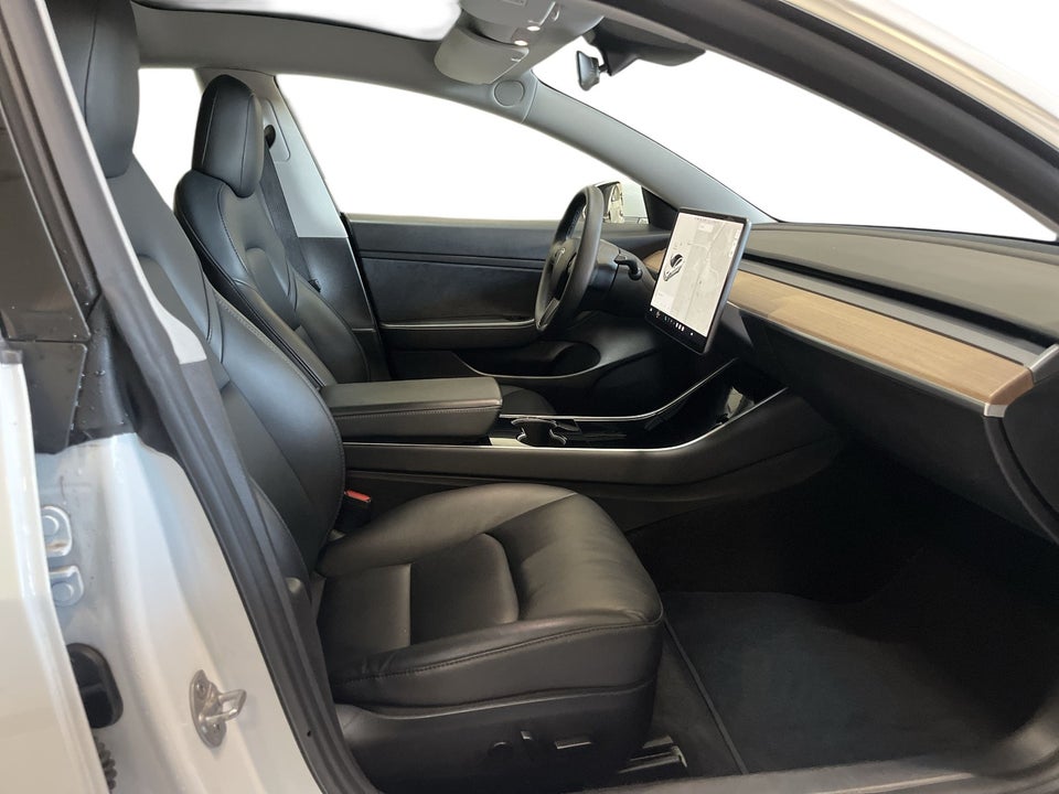 Tesla Model 3 Standard Range+ RWD 4d