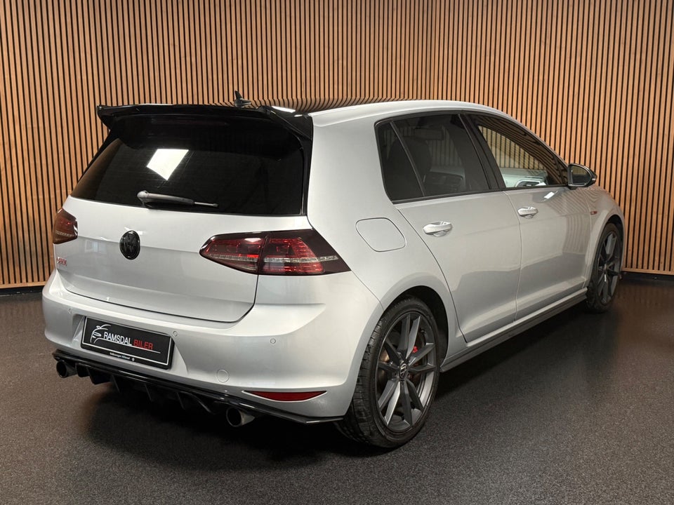 VW Golf VII 2,0 GTi Performance DSG BMT 5d