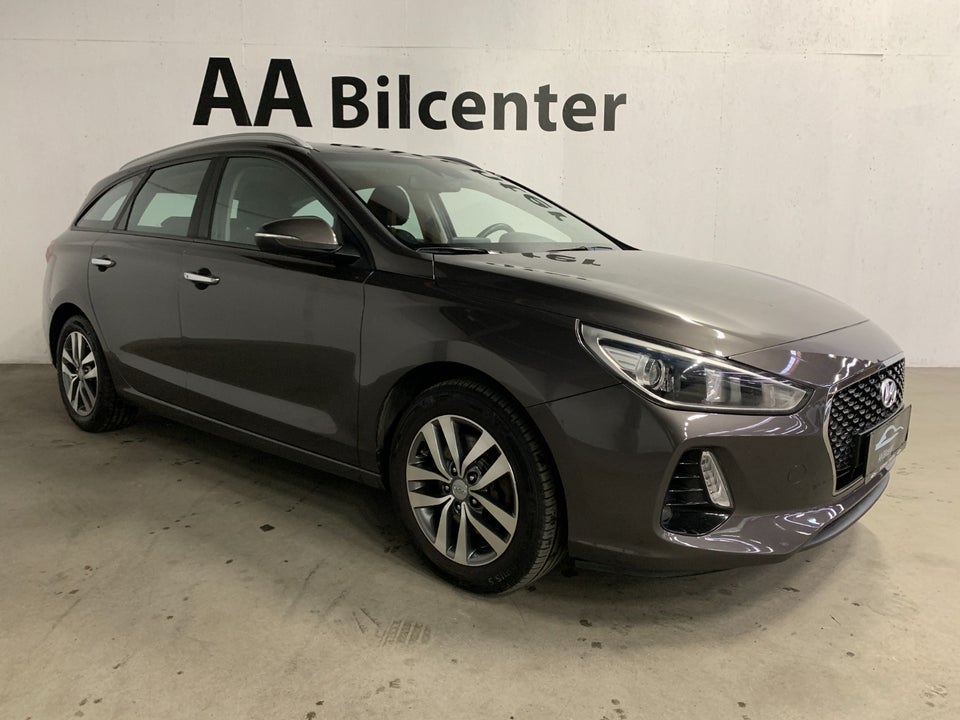 Hyundai i30 1,6 CRDi 136 Premium stc. 5d