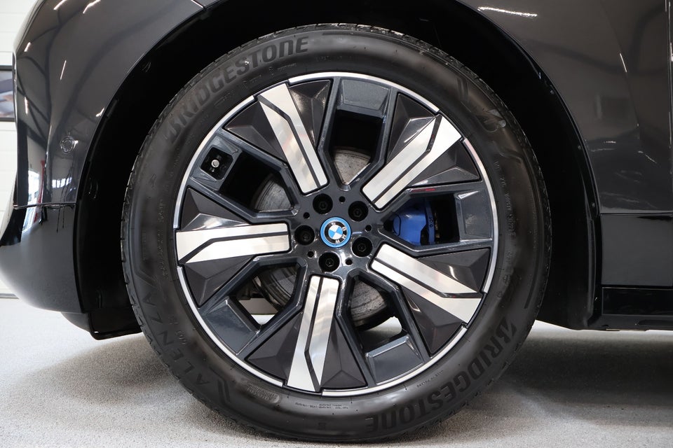BMW iX xDrive40 Supercharged 5d