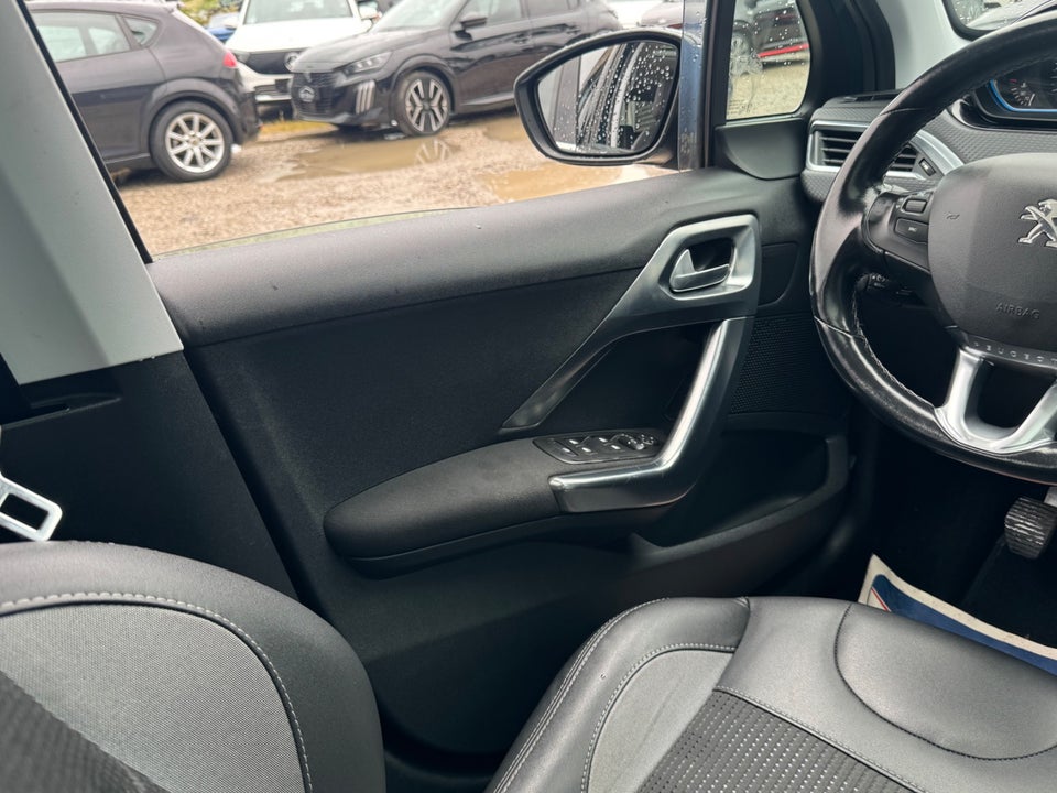 Peugeot 2008 1,6 BlueHDi 100 Allure Sky 5d