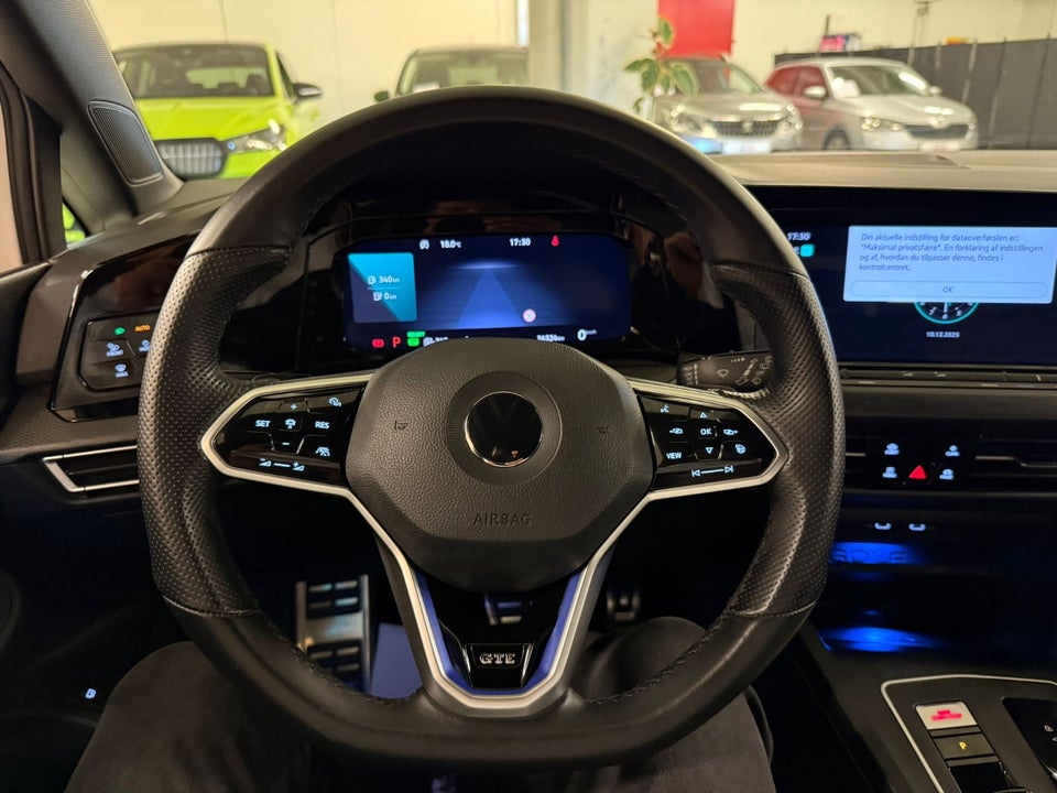 VW Golf VIII 1,4 GTE DSG 5d