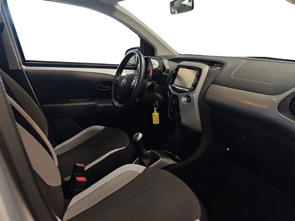 Toyota Aygo 1,0 VVT-i x-play 5d