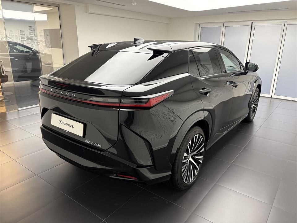 Lexus RZ300e Luxury 5d