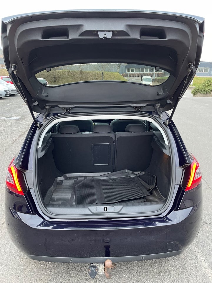 Peugeot 308 1,5 BlueHDi 130 Allure+ 5d