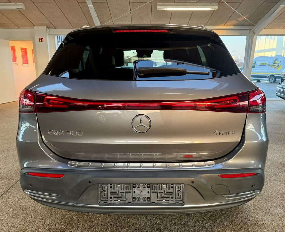 Mercedes EQA300 4Matic 5d