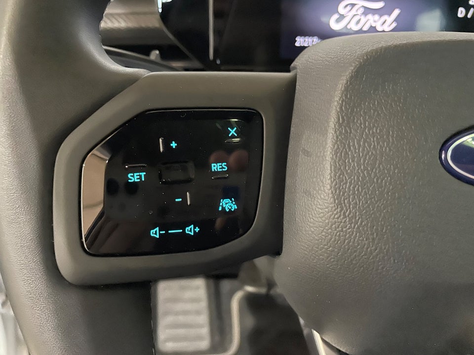 Ford Explorer 82 Premium Extended Range 5d