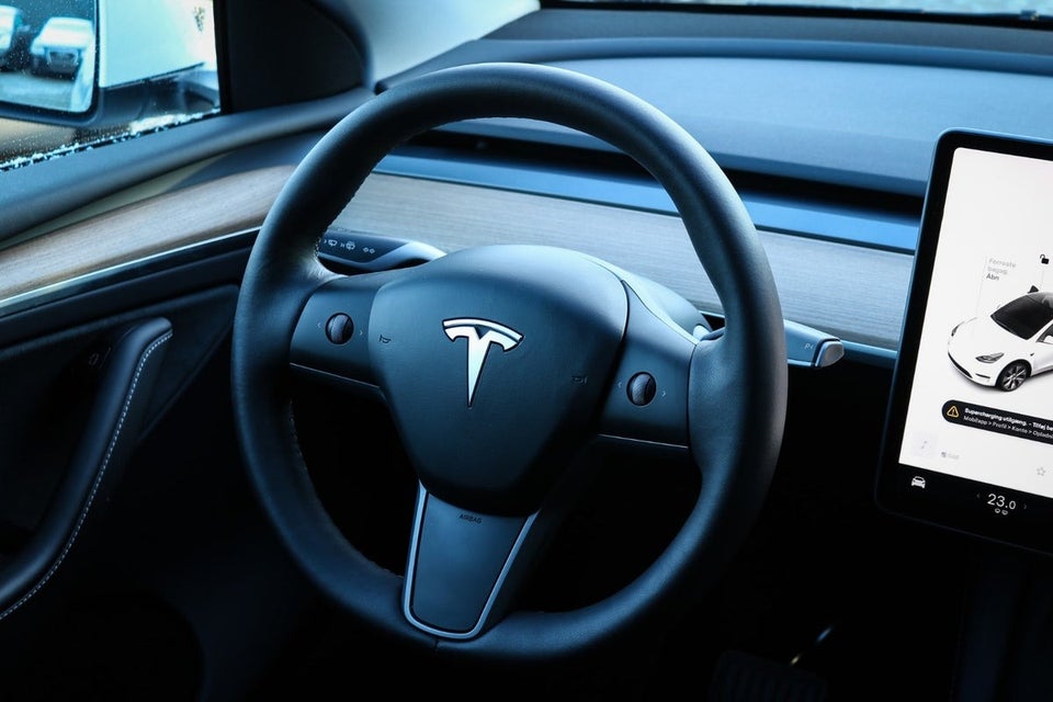 Tesla Model Y Long Range AWD 5d