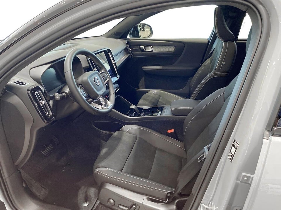 Volvo EC40 Extended Range Black Edition Excess 5d