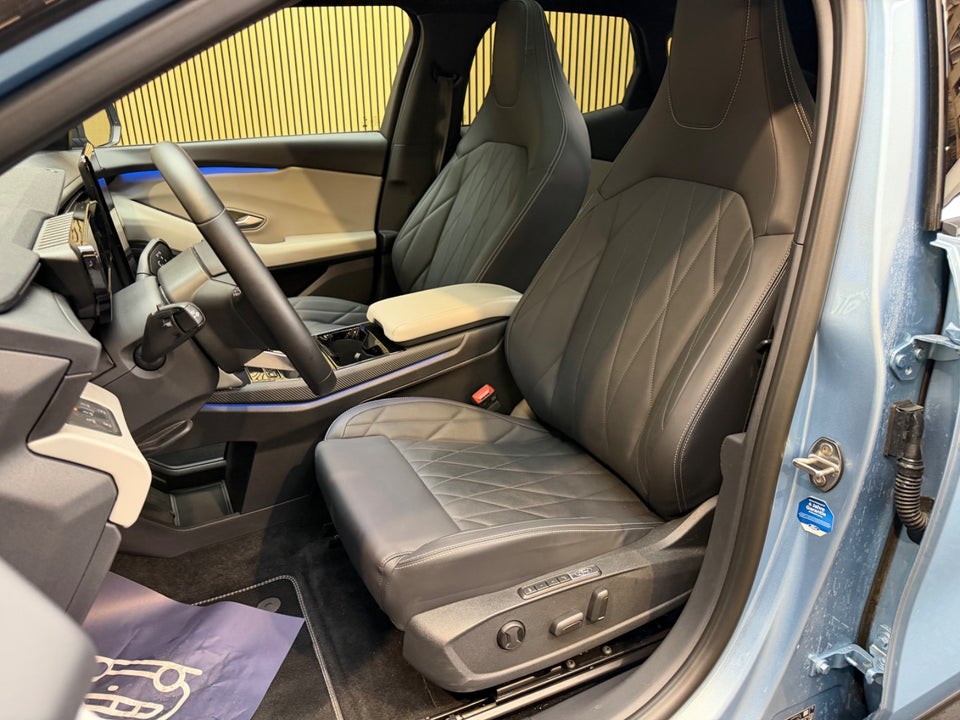Ford Explorer 77 Premium Extended Range 5d