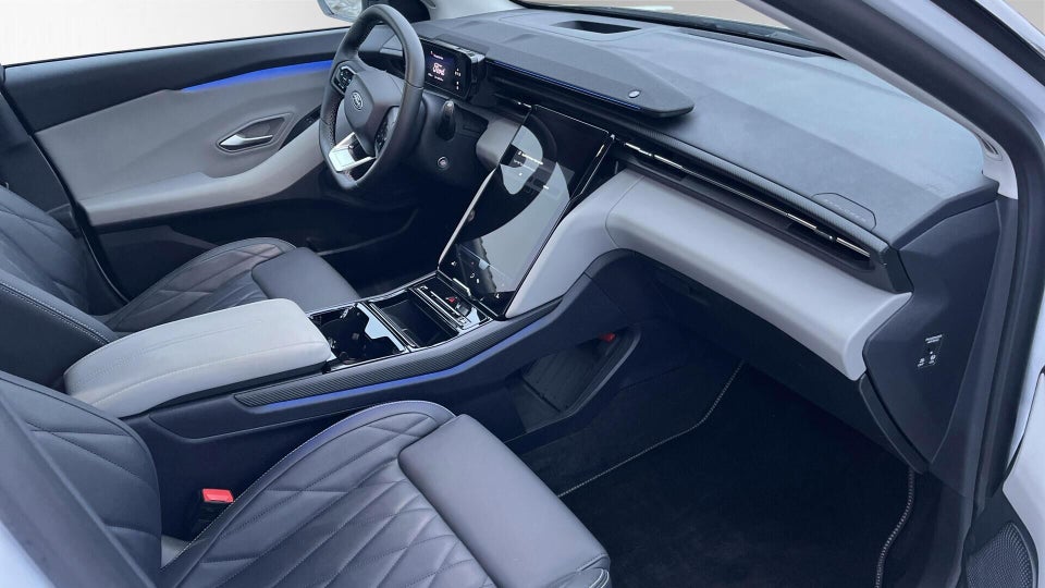 Ford Explorer 77 Premium Extended Range 5d