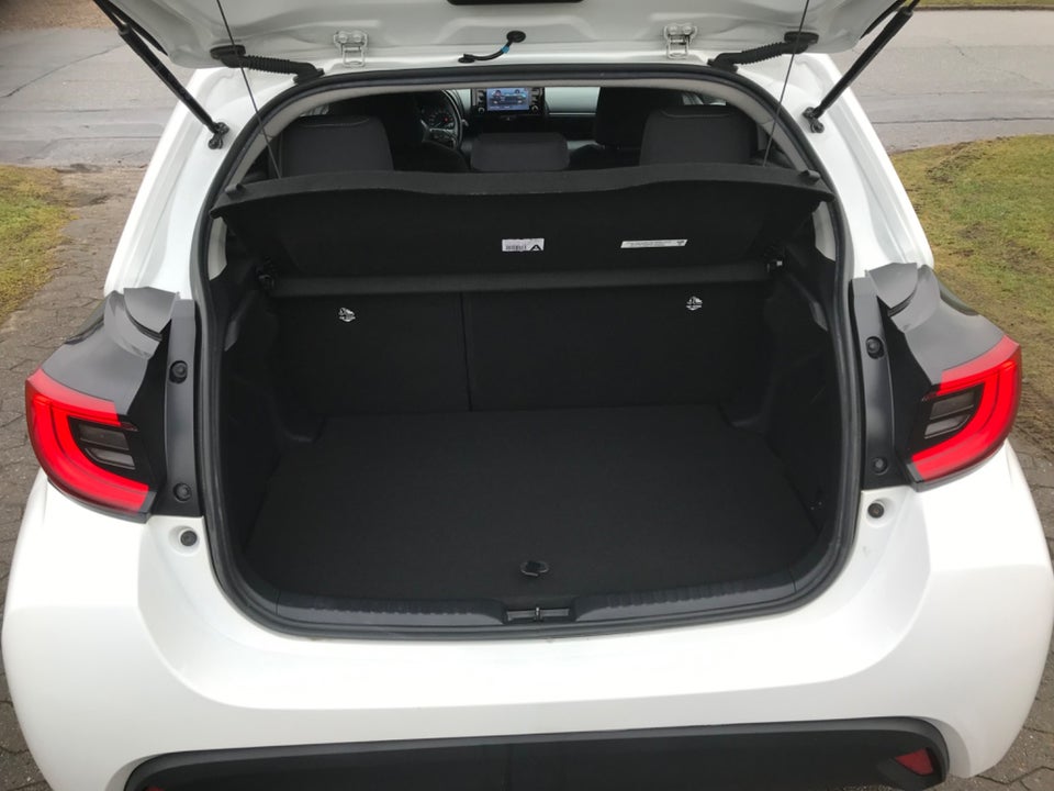 Toyota Yaris 1,5 Hybrid H3 Vision e-CVT 5d