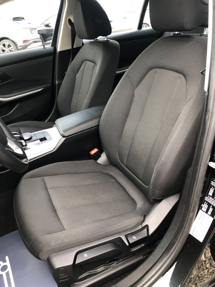 BMW 320i 2,0 Connected aut. 4d