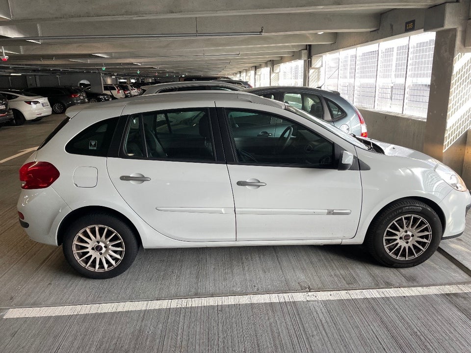 Renault Clio III 1,2 16V Avantage Sport Tourer 5d