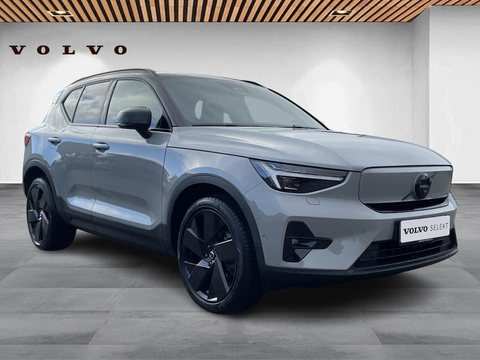 Volvo EX40 Extended Range Black Edition 5d