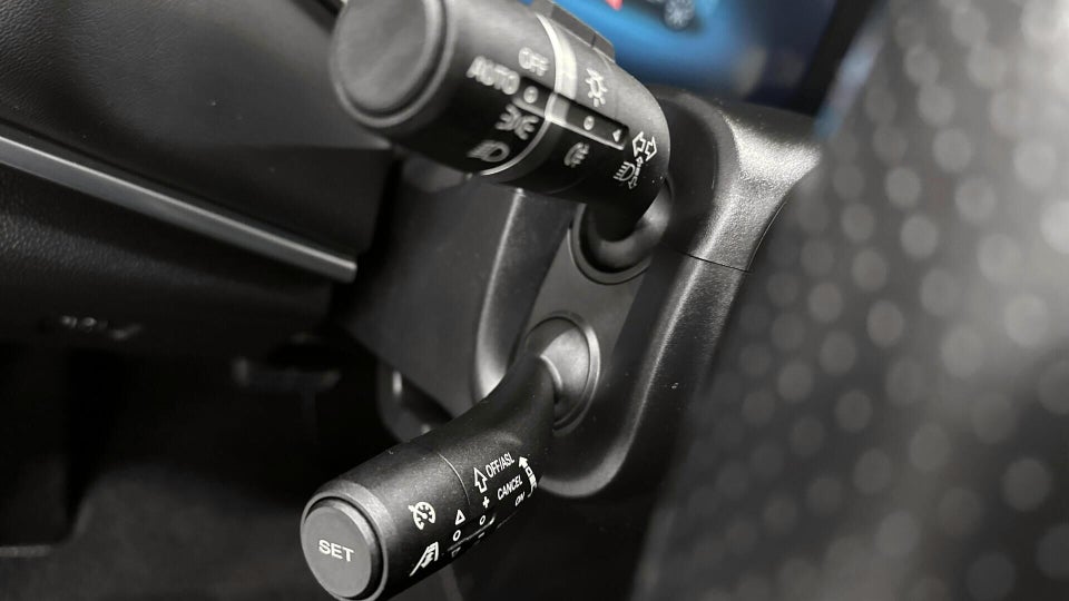 MG Marvel R Luxury 5d