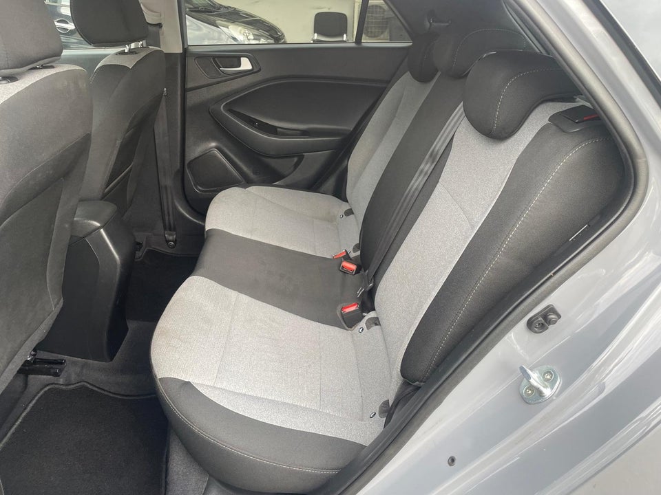 Hyundai i20 1,25 Black Line 5d