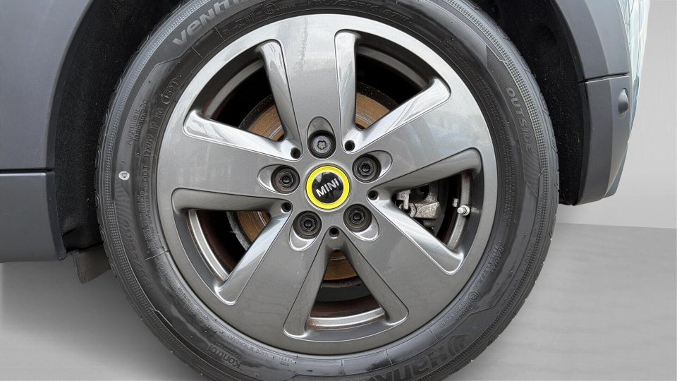 MINI Cooper SE Essential 3d