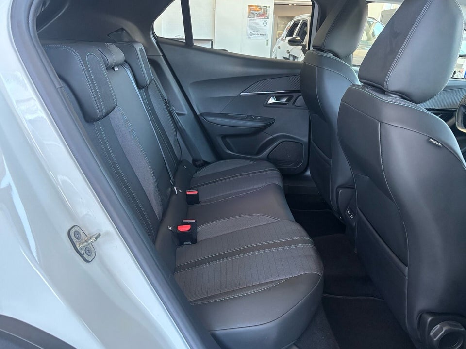 Peugeot 2008 1,2 PureTech 130 Sportium 5d