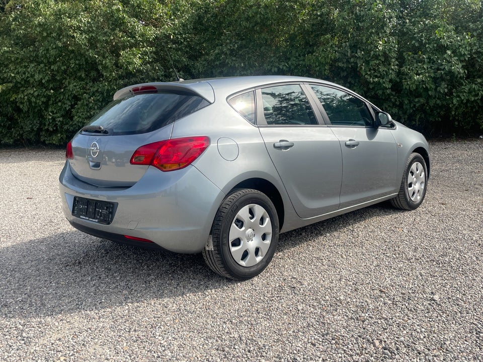 Opel Astra 1,6 Enjoy 5d