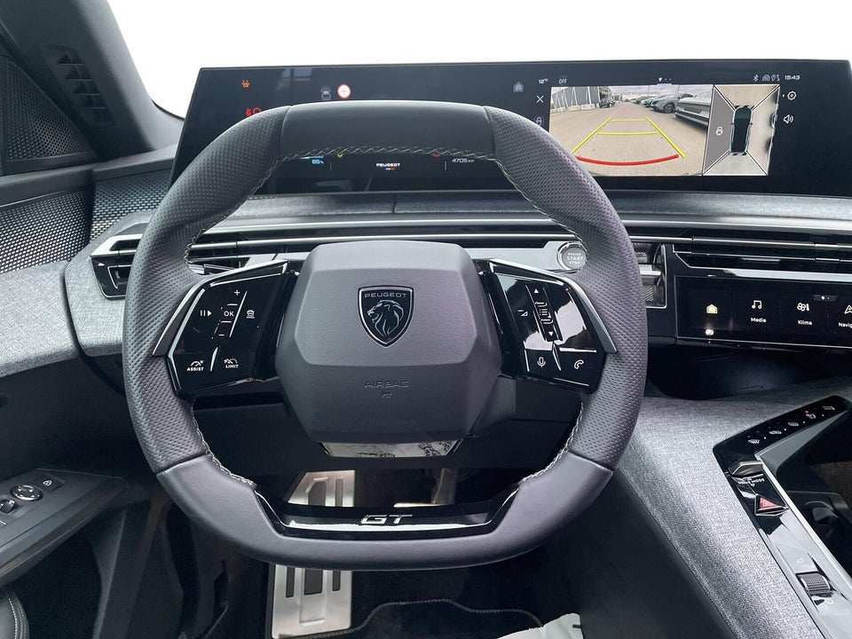 Peugeot e-3008 77 GT 5d