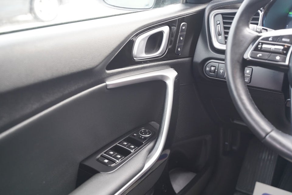 Kia Ceed 1,6 PHEV Upgrade Premium SW DCT 5d