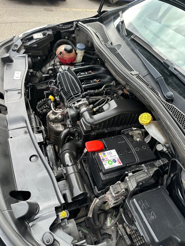 Peugeot 2008 1,2 VTi 82 Winter Edition 5d