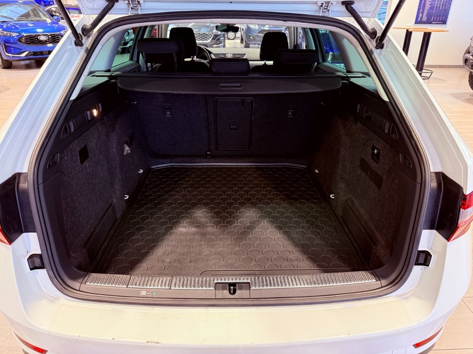 Skoda Superb 2,0 TDi 150 Style Combi 5d