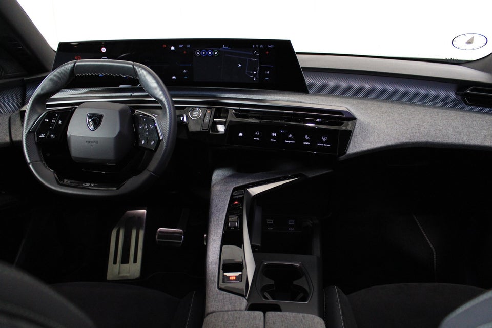 Peugeot e-3008 77 GT Pack 5d