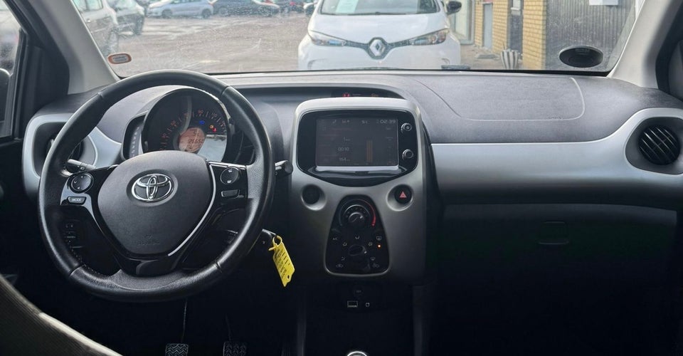 Toyota Aygo 1,0 VVT-i x-black 5d