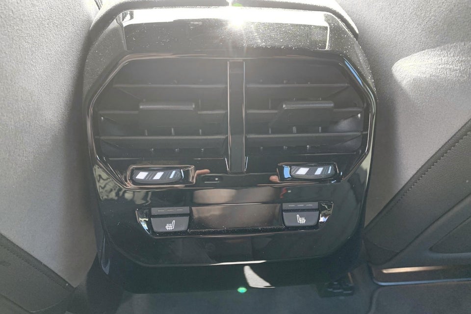 BMW iX xDrive60 Fully Charged 5d