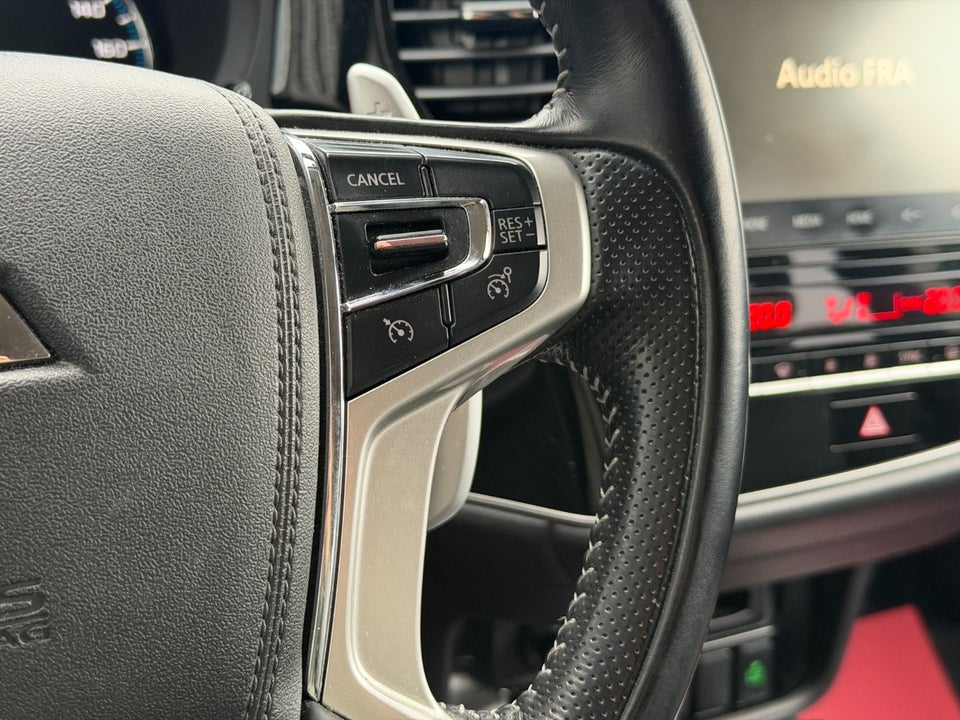 Mitsubishi Outlander 2,4 PHEV Invite CVT 4WD 5d