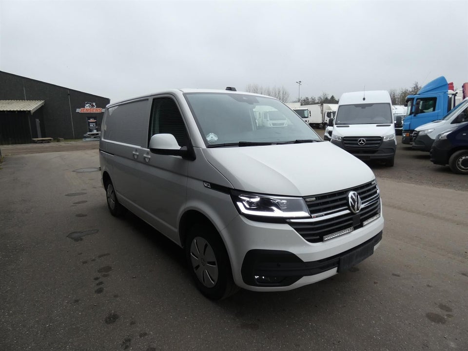VW Transporter 2,0 TDi 150 Kassevogn DSG 4Motion kort