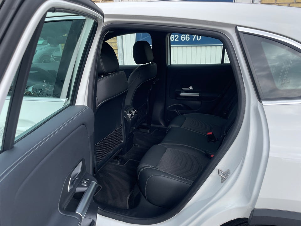 Mercedes EQA300 Progressive 4Matic 5d