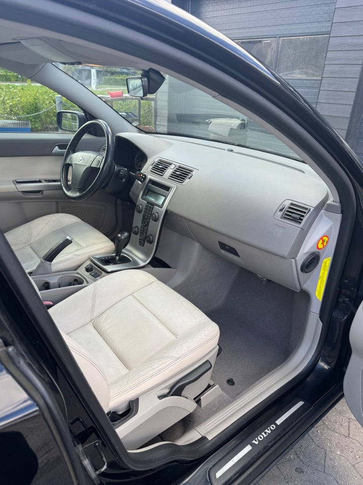 Volvo V50 2,4i Summum aut. 5d
