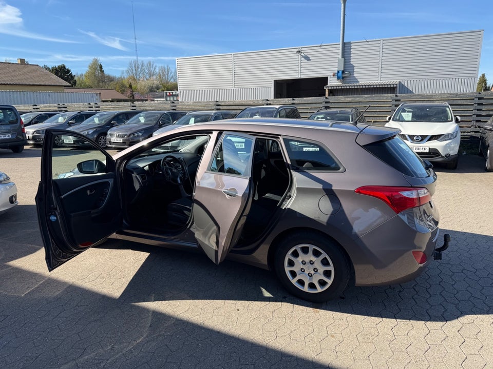 Hyundai i30 1,6 CRDi 110 Comfort Go! CW 5d