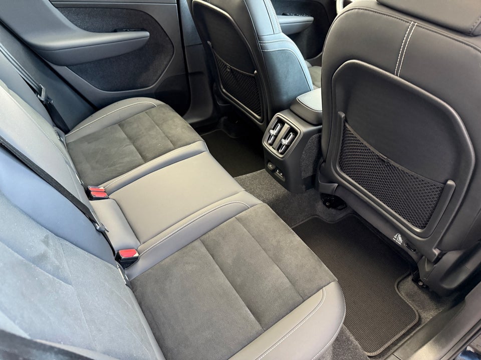 Volvo EX40 Extended Range Black Edition 5d