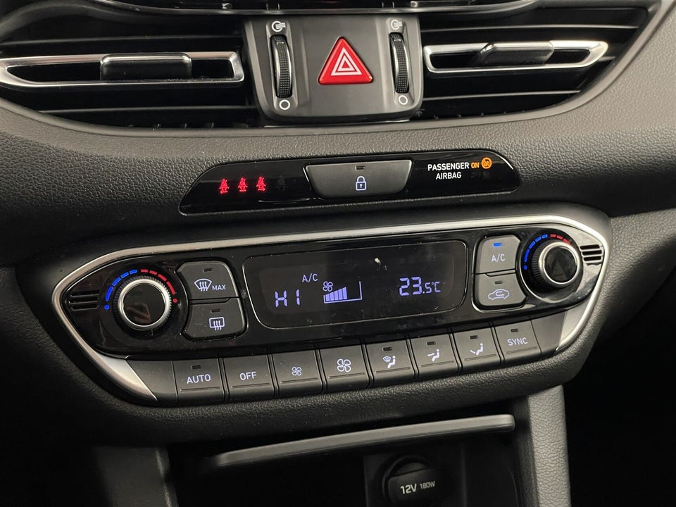 Hyundai i30 1,0 T-GDi Essential stc. DCT 5d