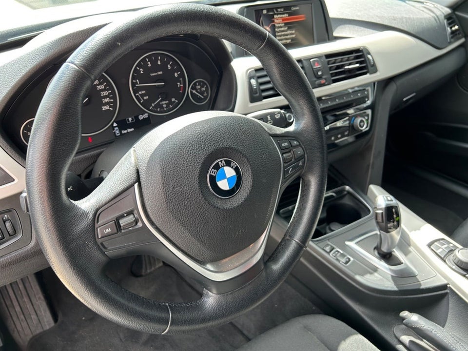 BMW 320i 2,0 Touring aut. 5d