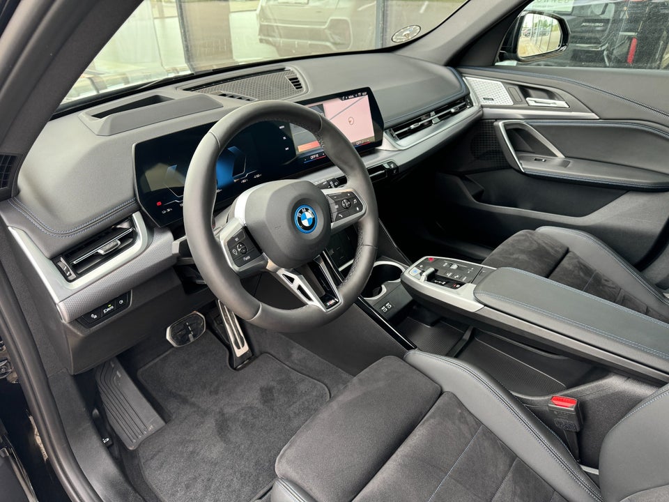 BMW iX1 xDrive30 Fully Charged M-Sport 5d