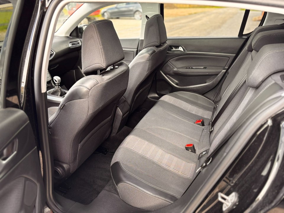Peugeot 308 1,6 BlueHDi 120 Allure Sky 5d