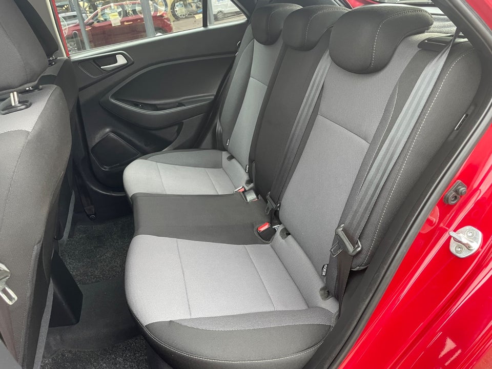 Hyundai i20 1,25 Passion 5d